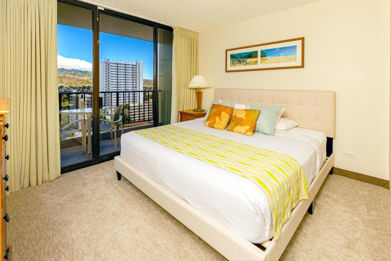 Mountain Views & Steps To Beach - Free Parking! Honolulu Exteriör bild