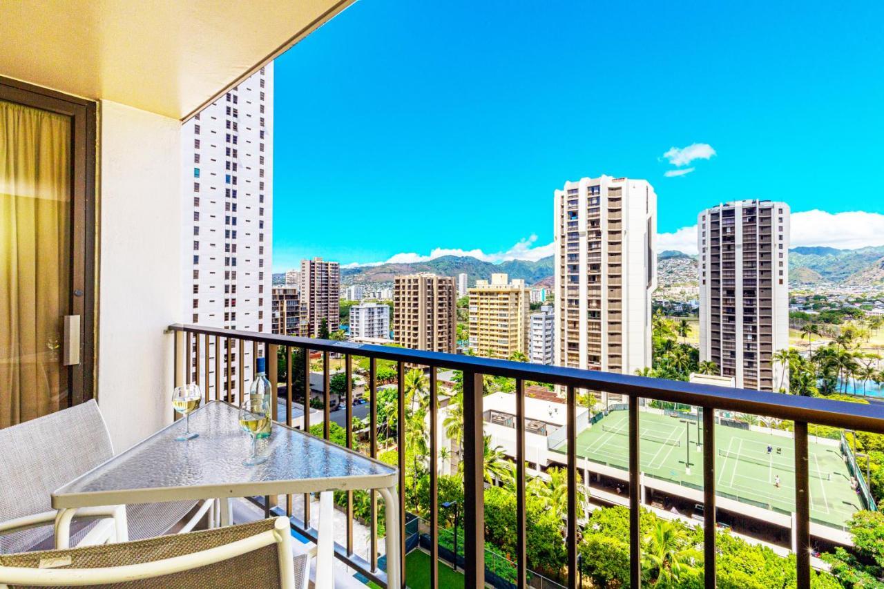 Mountain Views & Steps To Beach - Free Parking! Honolulu Exteriör bild