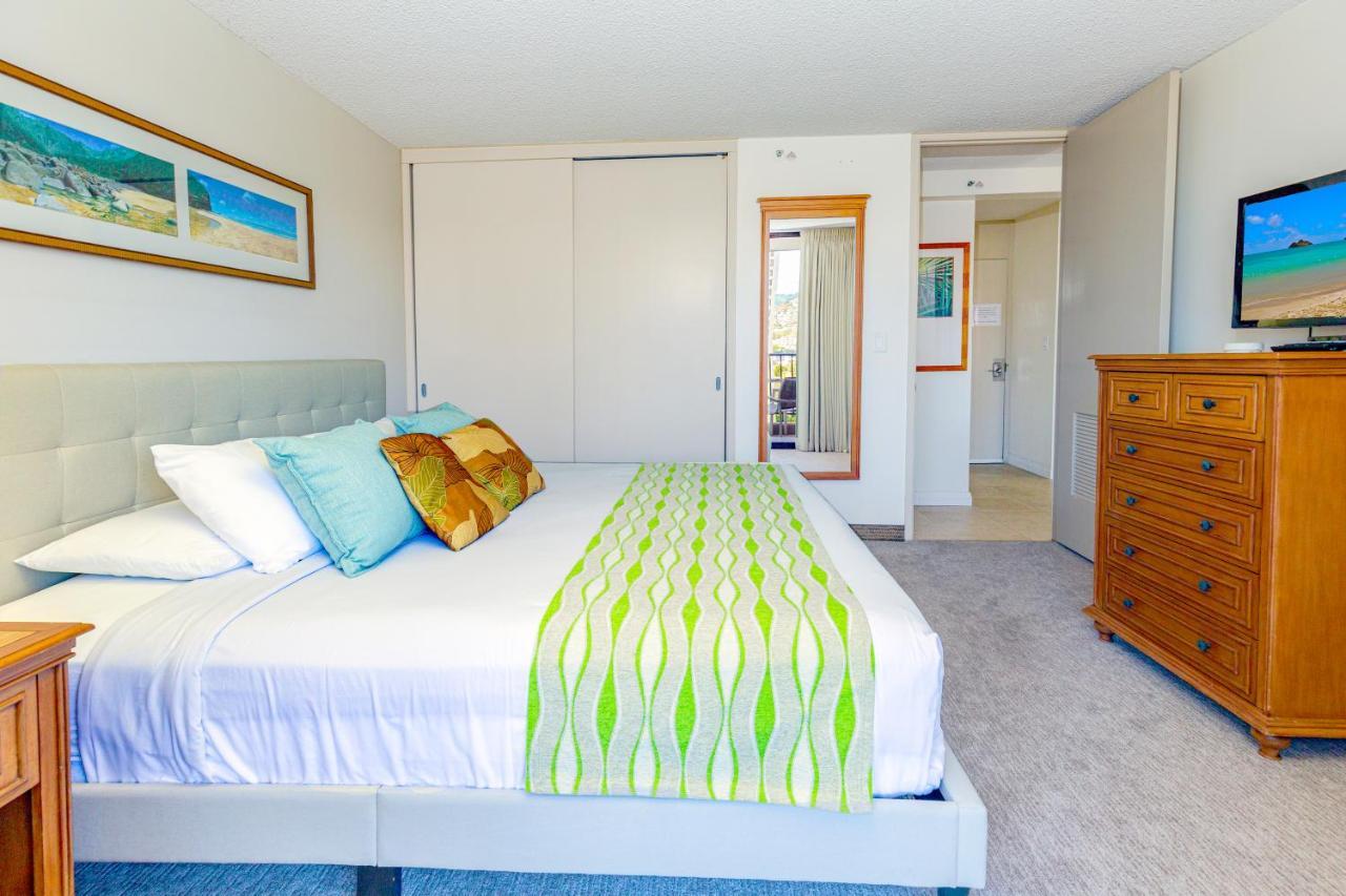 Mountain Views & Steps To Beach - Free Parking! Honolulu Exteriör bild