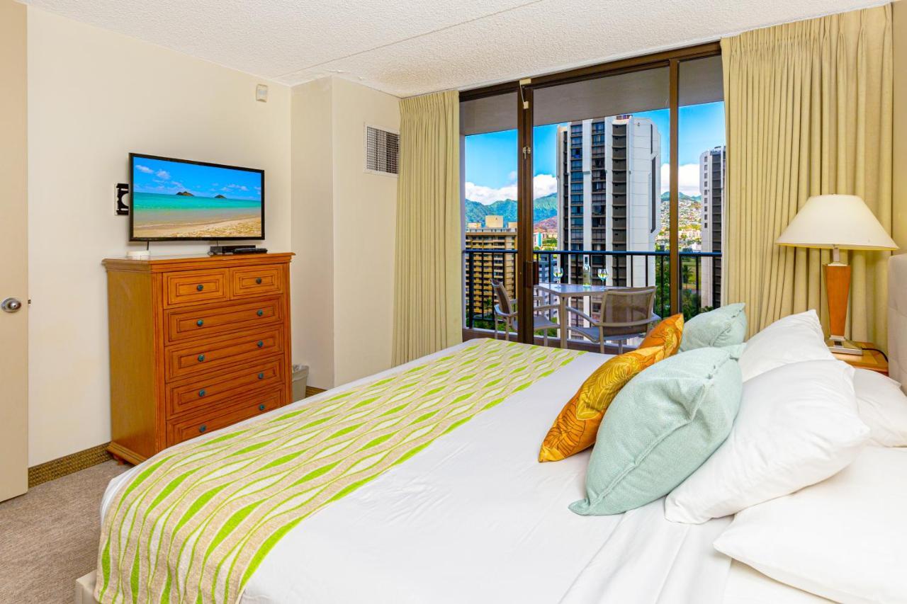 Mountain Views & Steps To Beach - Free Parking! Honolulu Exteriör bild