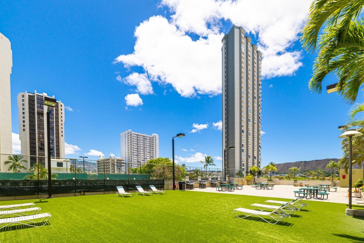 Mountain Views & Steps To Beach - Free Parking! Honolulu Exteriör bild